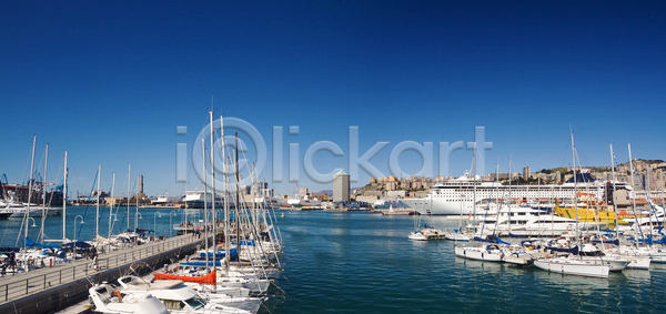사람없음 JPG 포토 해외이미지 거리 건물 교통시설 구름 도시 등대 무역 물 바다 보트 빛 수족관 언덕 업무 여행 옛날 이탈리아 주택 지중해 초록색 타운 파노라마 파란색 포트 풍경 하늘 항구 해외202004 해외포토