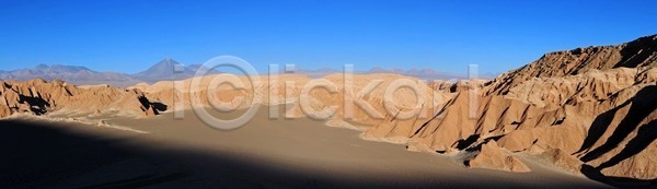 건조 사람없음 JPG 포토 해외이미지 갈색 계곡 남쪽 달 로스앤젤레스 모래 모래언덕 미국 바위 백그라운드 볼리비아 사막 산 소금 야외 웅장함 원형극장 일몰 자연 절정 지역 지질학 칠레 풍경(경치) 플랫 하늘 해외202004 해외포토 화산 황무지