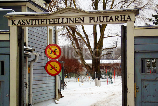 사람없음 JPG 포토 해외이미지 겨울 나무 대문 메인 사인 식물 정원 핀란드 해외202004 헬싱키