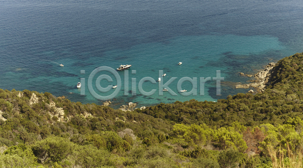 사람없음 JPG 포토 해외이미지 나무 네비게이션 바다 보트 섬 안테나 여름(계절) 이탈리아 절벽 조감도 초록색 파라다이스 파란색 하늘 해외202004 휴가