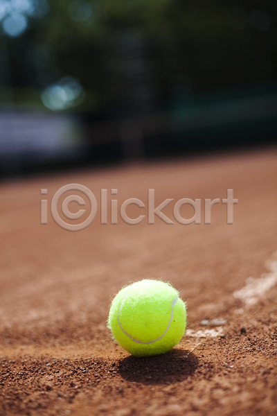 사람없음 JPG 아웃포커스 포토 해외이미지 그림자 땅바닥 야외 주간 테니스 테니스공 테니스용품 테니스장 해외202004