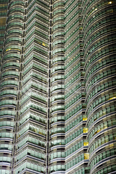 미래 새로움 사람없음 JPG 포토 해외이미지 건축양식 고층빌딩 금속 금융 도시 도심 디자인 말레이시아 모양 반사 백그라운드 비즈니스 빛 사무실 쌍둥이 외관 유리 은색 장면 지역 창문 철강 초록색 추상 콘크리트 큼 탑 패턴 해외202004
