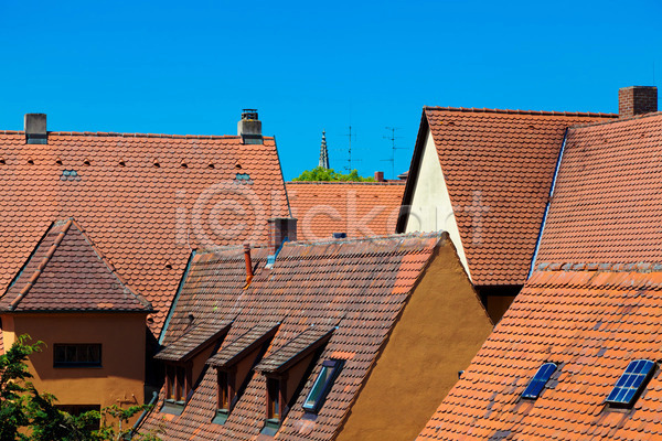 사람없음 JPG 포토 해외이미지 건물 건축양식 도시 독일 빨간색 석판 유럽 조약돌 주택 지붕 카피스페이스 타운 해외202004