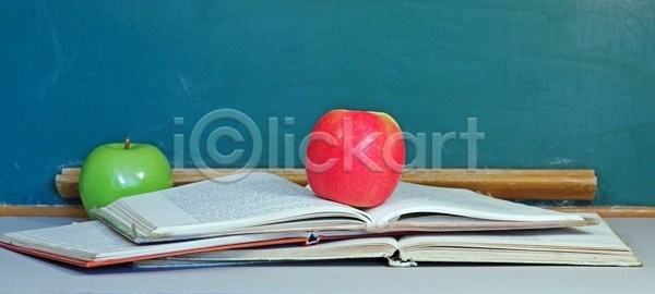 사람없음 JPG 포토 해외이미지 가르침 고등학교 교과서 교실 교육 그림 문화 빨간색 사과 숙성 지능 책 초록색 칠판 학교 해외202004 해외포토