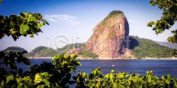 고요 평화 사람없음 JPG 포토 해외이미지 가로 관광지 그림자 나무 남아메리카 라틴아메리카 리우데자네이루 물 바다 브라질 산 섬 야외 자연 컬러풀 파노라마 풍경 하늘 해외202004 해외포토 햇빛