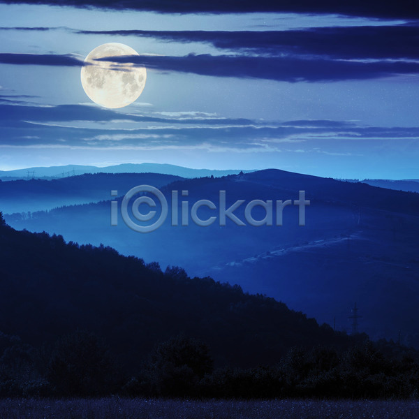 사람없음 JPG 포토 해외이미지 달 보름달 산 야간 야외 파란색 풍경(경치) 하늘 해외202004