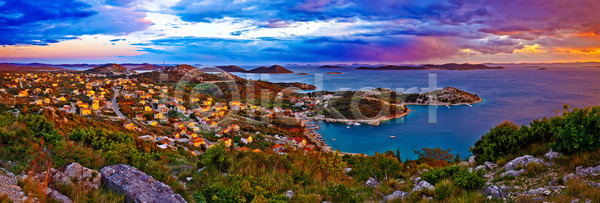 사람없음 JPG 포토 해외이미지 건축양식 교회 구름 국립공원 놀람 다도해 도시 만 바다 바위 새벽 섬 여름 여행객 역사 연소 유럽 일몰 저녁 지중해 초록색 컬러풀 크로아티아 타운 태양 파노라마 파란색 풍경 하늘 해외202004 해외포토 황혼