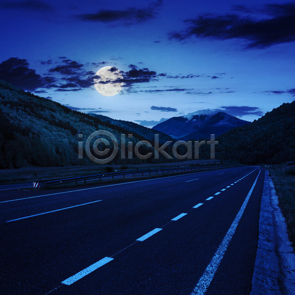 사람없음 JPG 포토 해외이미지 달 도로 보름달 야간 야외 파란색 풍경(경치) 하늘 해외202004
