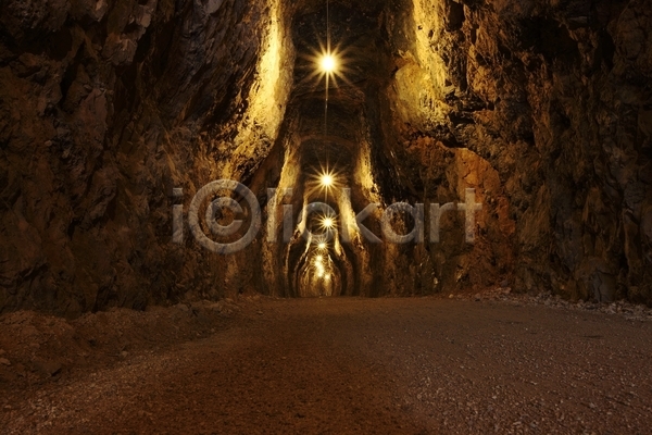 사람없음 JPG 포토 해외이미지 길 도로 동굴 땅파기 방법 복도 산 어둠 지하 터널 해외202004