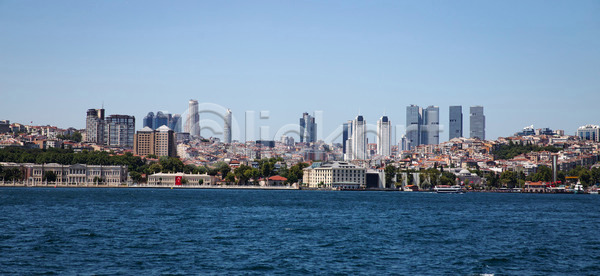 사람없음 JPG 포토 해외이미지 건물 건축양식 도시 도시풍경 바다 옛날 이스탄불 주택 지붕 칠면조 튀르키예 해외202004 해외포토