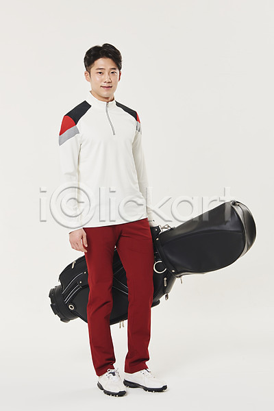 청춘(젊음) 20대 남자 성인 성인남자한명만 한국인 한명 JPG 앞모습 포토 골프 골프가방 들기 미소(표정) 서기 스튜디오촬영 스포츠 실내 전신