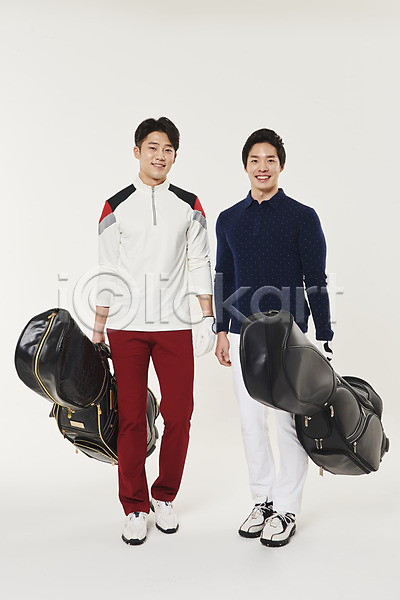 청춘(젊음) 20대 남자 두명 성인 성인남자만 한국인 JPG 앞모습 포토 골프 골프가방 들기 미소(표정) 서기 스튜디오촬영 스포츠 실내 전신