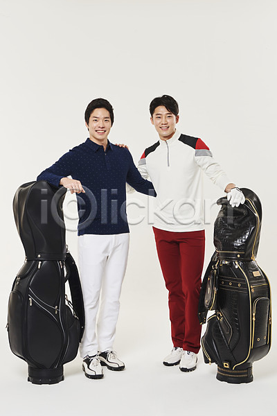 청춘(젊음) 20대 남자 두명 성인 성인남자만 한국인 JPG 앞모습 포토 골프 골프가방 미소(표정) 서기 스튜디오촬영 스포츠 실내 어깨에손 전신