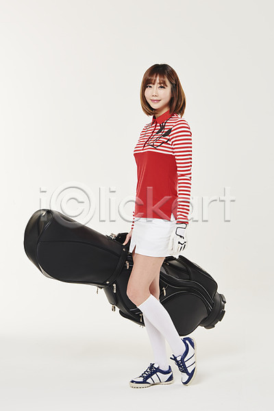 청춘(젊음) 20대 성인 성인여자한명만 여자 한국인 한명 JPG 앞모습 포토 골프 골프가방 들기 미소(표정) 서기 스튜디오촬영 스포츠 실내 전신