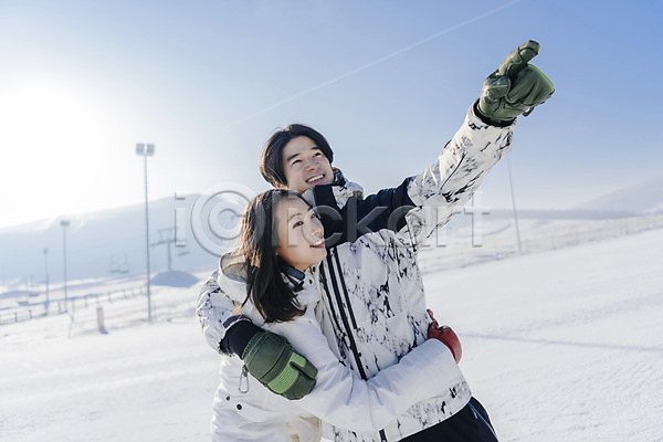 다정 20대 남자 두명 성인 성인만 여자 한국인 JPG 앞모습 옆모습 포토 가리킴 겨울 눈(날씨) 몽골 미소(표정) 상반신 서기 스키장 야외 응시 주간 커플 포옹