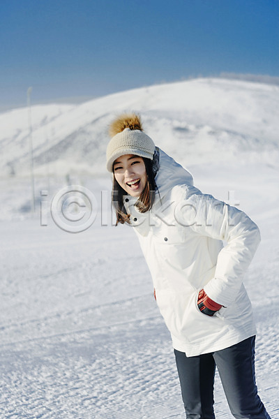 20대 성인 성인여자한명만 여자 한국인 한명 JPG 옆모습 포토 겨울 눈(날씨) 몽골 미소(표정) 상반신 서기 스키장 야외 주간