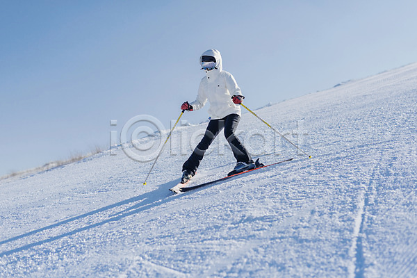 20대 성인 성인여자한명만 여자 한국인 한명 JPG 앞모습 포토 겨울 눈(날씨) 몽골 스키 스키장 스키타기 야외 전신 주간