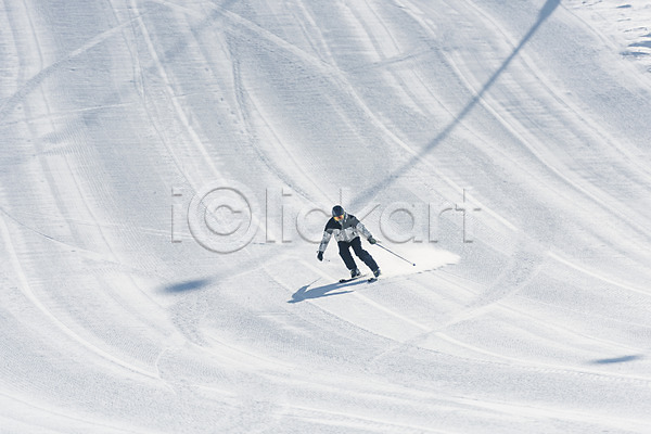 20대 남자 성인 성인남자한명만 한국인 한명 JPG 앞모습 포토 겨울 눈(날씨) 몽골 스키 스키장 스키타기 야외 전신 주간