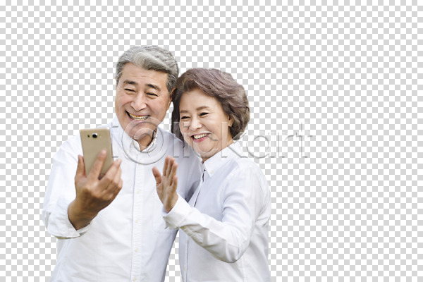 60대 남자 노년 노인만 두명 사람 여자 한국인 PNG 앞모습 편집이미지 가족 노부부 들기 부부 상반신 서기 셀프카메라 스마트폰 웃음 편집소스 화상통화