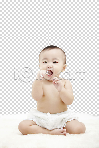 사람 아기 여자 여자아기한명만 한국인 한명 PNG 앞모습 편집이미지 기저귀 들기 먹기 숟가락 앉기 이유식 전신 카펫 편집소스