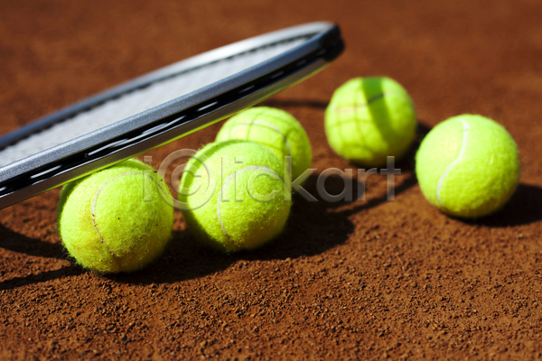 사람없음 JPG 포토 해외이미지 그림자 땅바닥 야외 주간 테니스 테니스공 테니스라켓 테니스용품 테니스장 해외202004
