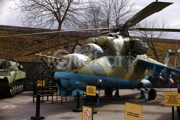 사람없음 JPG 옆모습 포토 해외이미지 군용 기계 대포 라켓 로켓 무대 백그라운드 세계 소비에트 싸움 우크라이나 육군 전쟁 졸업생 총포 해외202004 헬리콥터 흰색