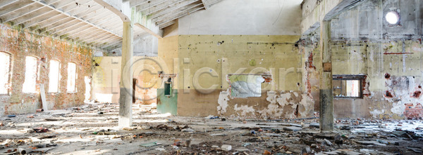 낭비 위험 사람없음 JPG 포토 해외이미지 건물 건축양식 검은색 공장 구식 그런지 금속 깨짐 내부 도시 먼지 방치 백그라운드 버리기 벽 벽돌 복고 빛 산업 수확 썩음 어둠 옛날 유리 직장 창고 창문 철강 파멸 폐기물 해외202004 해외포토