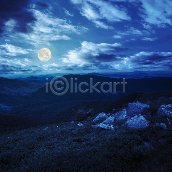 사람없음 JPG 포토 해외이미지 달 보름달 산 야간 야외 파란색 풍경(경치) 하늘 해외202004