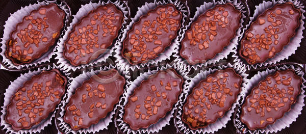 기쁨 달콤 사람없음 JPG 포토 해외이미지 갈색 대접 디저트 맛 먹기 모음 백그라운드 사탕 상자 선물 설탕 어둠 음식 장식 중독 중독자 초콜릿 폐기물 프랄린 해외202004 해외포토 휴가