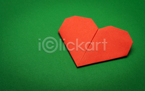 사랑 축하 행복 사람없음 JPG 포토 해외이미지 감정 디자인 모양 미술 발렌타인데이 백그라운드 빨간색 사인 선물 신용카드 심볼 심플 오브젝트 인사 장식 종이 종이접기 질감 초록색 컨셉 하트 해외202004 휴가