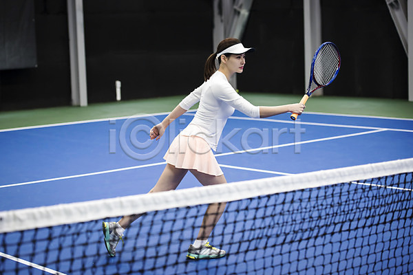 30대 성인 성인여자한명만 여자 한국인 한명 JPG 옆모습 포토 건강 라켓 레저 스포츠 야외 운동 전신 주간 테니스 테니스장