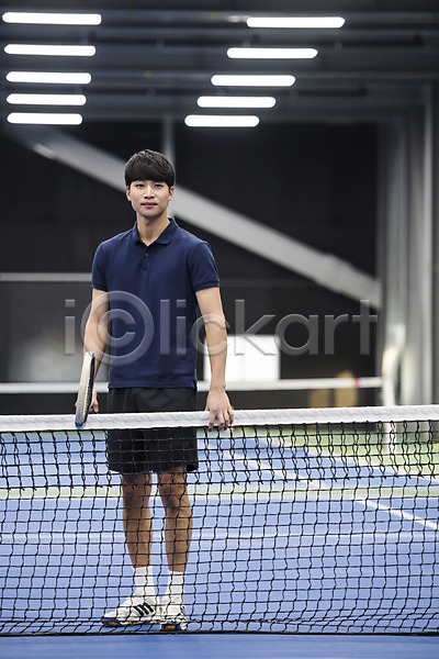 30대 남자 성인 성인남자한명만 한국인 한명 JPG 앞모습 포토 건강 라켓 레저 서기 스포츠 야외 운동 응시 전신 주간 테니스 테니스장