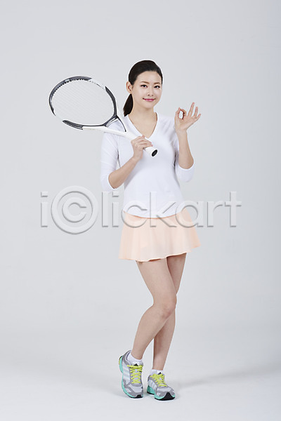30대 성인 성인여자한명만 여자 한국인 한명 JPG 앞모습 포토 OK 서기 스튜디오촬영 스포츠 실내 전신 테니스 테니스라켓