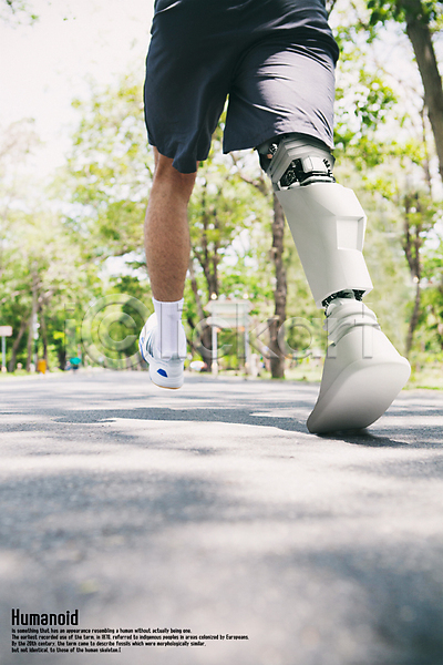 미래 남자 사람 성인 한명 3D PSD 디지털합성 편집이미지 4차산업 AI(인공지능) 과학기술 기술 달리기 로봇 미래산업 야외 의족 하반신