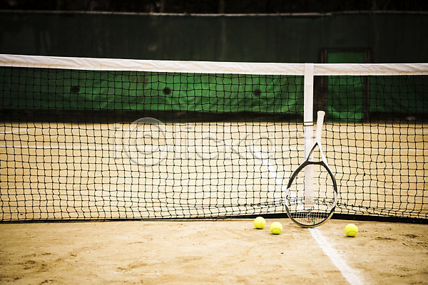 사람없음 JPG 포토 네트 세개 야외 주간 테니스 테니스공 테니스라켓 테니스용품 테니스장 흙