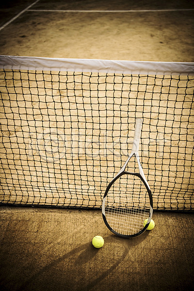 사람없음 JPG 포토 그림자 네트 두개 야외 주간 테니스 테니스공 테니스라켓 테니스용품 테니스장 흙