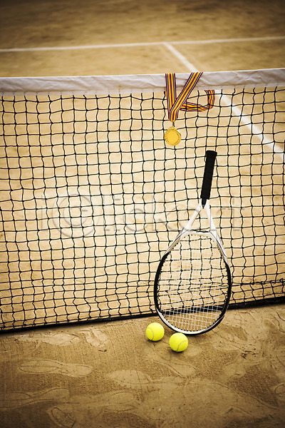 사람없음 JPG 포토 금메달 네트 두개 야외 주간 테니스 테니스공 테니스라켓 테니스용품 테니스장 흙