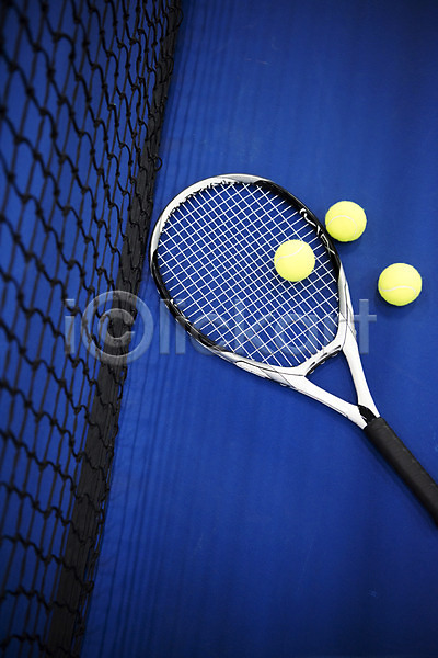사람없음 JPG 포토 네트 바닥 세개 실내 테니스 테니스공 테니스라켓 테니스용품 테니스장 파란색