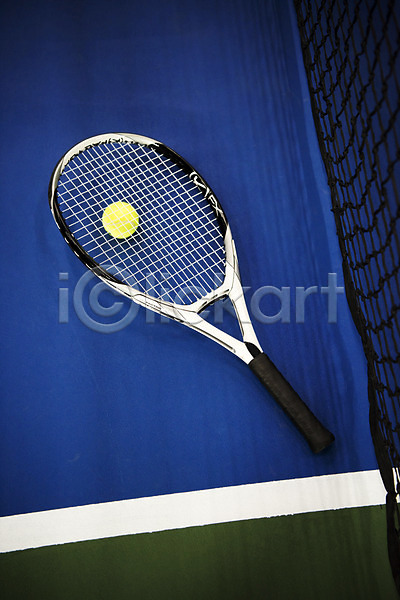 사람없음 JPG 포토 네트 바닥 실내 테니스 테니스공 테니스라켓 테니스용품 테니스장 파란색 한개