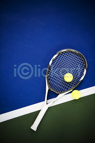 사람없음 JPG 포토 두개 바닥 실내 테니스 테니스공 테니스라켓 테니스용품 테니스장 파란색