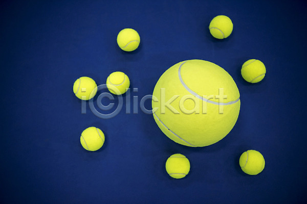사람없음 JPG 포토 바닥 실내 여러개 테니스 테니스공 테니스용품 파란색