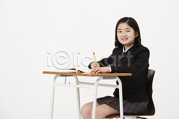10대 십대여자한명만 여자 한국인 한명 JPG 옆모습 포토 교복 기록 미소(표정) 상반신 스튜디오촬영 실내 앉기 여중생 여학생 연필 의자 책상 학생