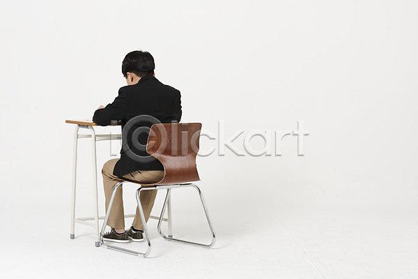 10대 남자 십대남자한명만 중학생 한국인 한명 JPG 뒷모습 포토 교복 남학생 수업중 스튜디오촬영 실내 앉기 의자 전신 책상 학생