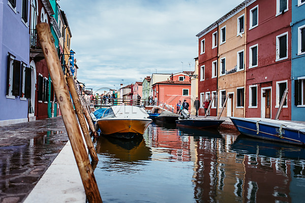 사람 성인 여러명 JPG 포토 강 건물 관광지 배(교통) 베네치아 수로 야외 여행객 유럽 유럽풍경 이탈리아 주간 주택 풍경(경치) 해외 해외풍경