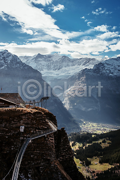 사람없음 JPG 포토 구름(자연) 만년설 산 스위스 야외 유럽 유럽풍경 자연 절벽 주간 주택 풍경(경치) 피르스트 하늘 해외 해외풍경