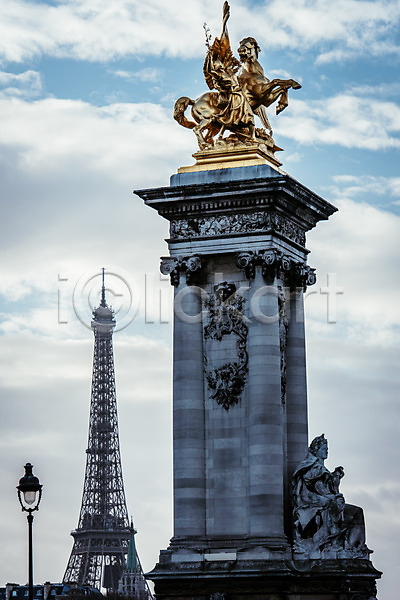 사람없음 JPG 포토 가로등 건물 구름(자연) 다리(건축물) 랜드마크 알렉상드르3세다리 야외 에펠탑 유럽 유럽풍경 주간 파리(프랑스) 풍경(경치) 프랑스 하늘 해외 해외풍경