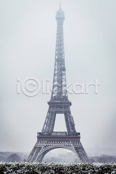 사람없음 JPG 포토 건물 겨울 겨울풍경 나무 눈(날씨) 랜드마크 야외 에펠탑 유럽 유럽풍경 주간 파리(프랑스) 풍경(경치) 프랑스 해외 해외풍경