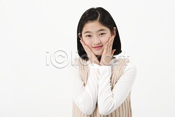 깨끗함 10대 사람 십대여자한명만 여자 한국인 한명 JPG 앞모습 포토 꽃받침 만지기 미소(표정) 뷰티 상반신 손짓 스튜디오촬영 실내 여중생 여학생 캐주얼