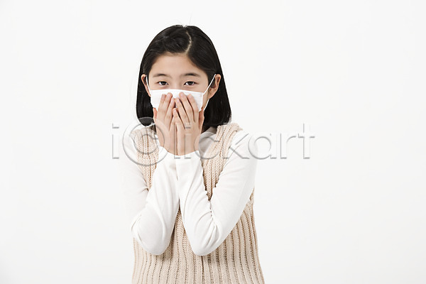 10대 사람 십대여자한명만 여자 한국인 한명 JPG 앞모습 포토 감기(질병) 교육 마스크 미세먼지 상반신 손짓 스쿨팩 스튜디오촬영 실내 얼굴가리기 에듀 에듀케이션 여중생 여학생 캐주얼 코로나바이러스