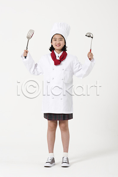 10대 사람 십대여자한명만 여자 한국인 한명 JPG 앞모습 포토 국자 뒤집개 들기 미소(표정) 서기 스튜디오촬영 여중생 여학생 요리사 요리사모자 장래희망 전신 조리복 주방용품